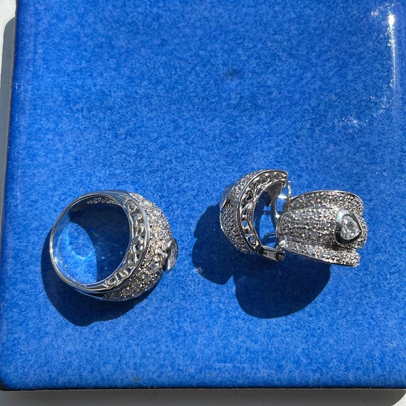 Gorgeous Heart Ring with Matching Earrings - Picture 10 of 12